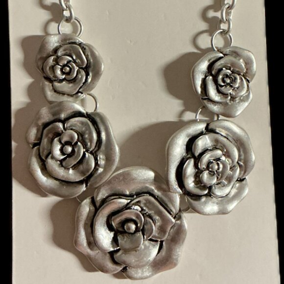 Jewelry - SILVER TONE ROSE FLOWER NECKLACE W/EARRINGS (NWT)